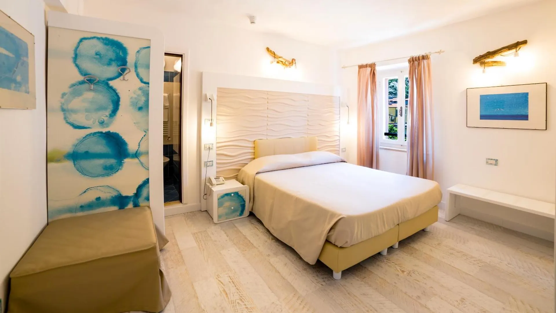 Hotel Saraceno Giglio Porto 3*,  Italy