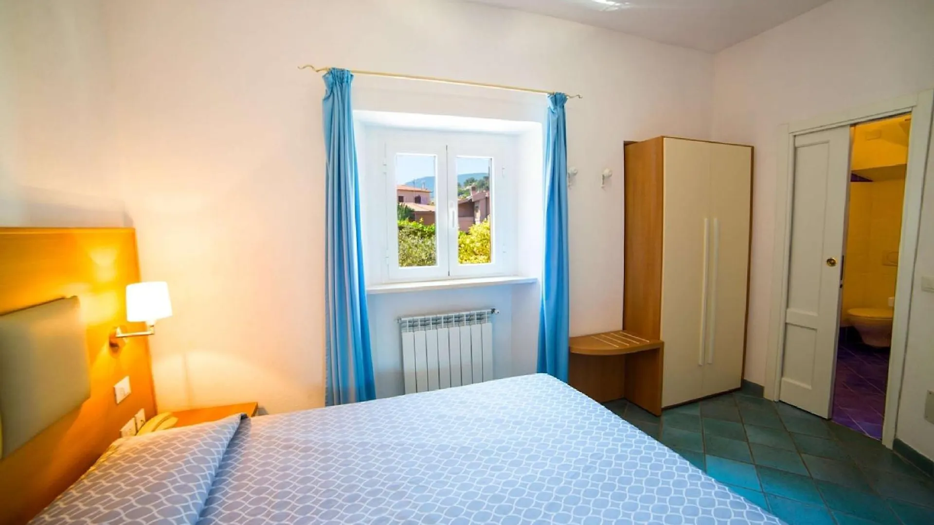 Hotel Saraceno Giglio Porto 3*,  Italia